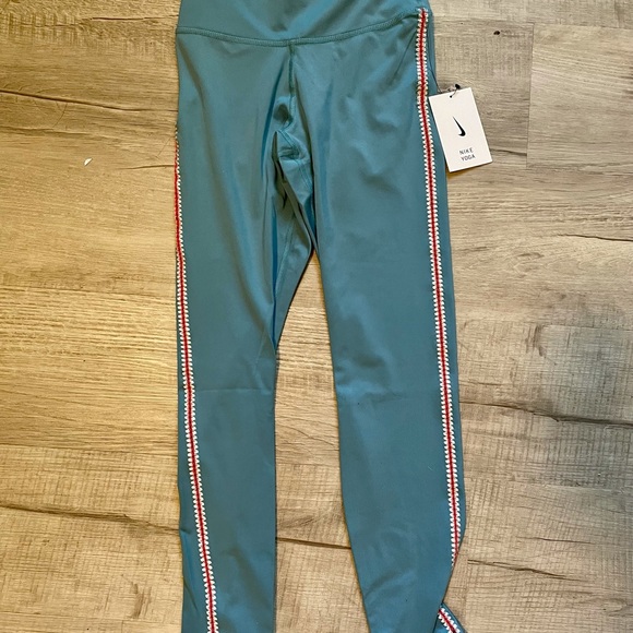 womans nike Dri-fit yoga crochet-edge 7/8 leggings. small. light blue. NWT - Picture 4 of 5